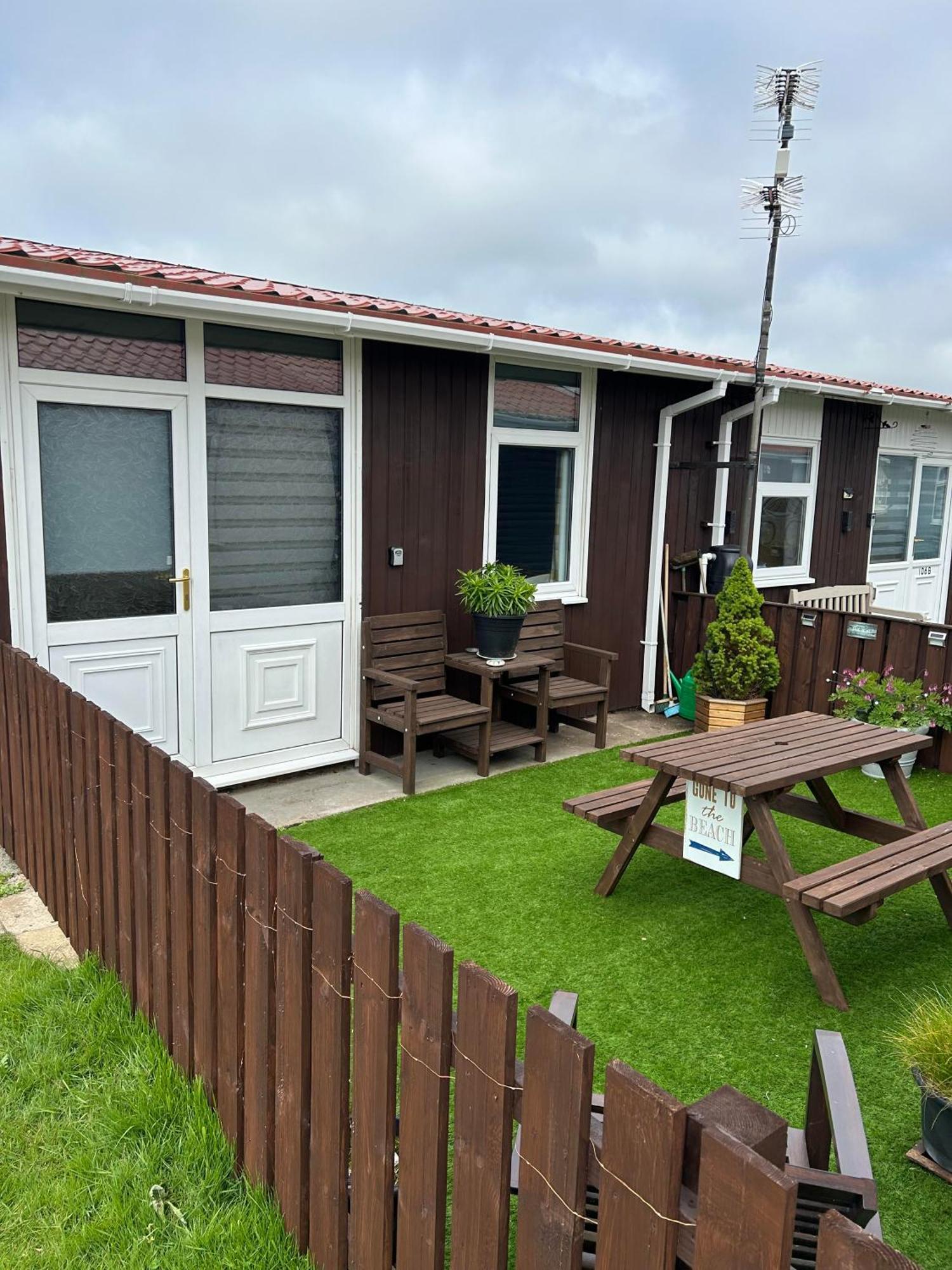 Cozy Seaside Chalet In Bridlington Exterior photo